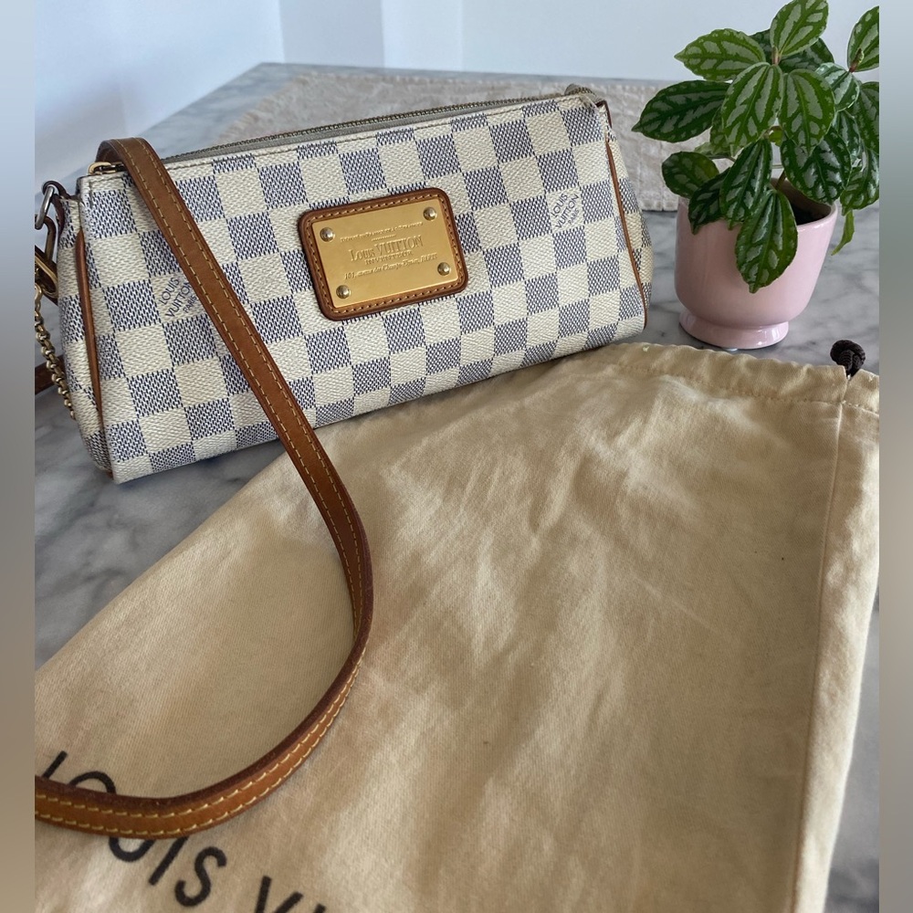 Louis Vuitton authentic Azur Eva clutch